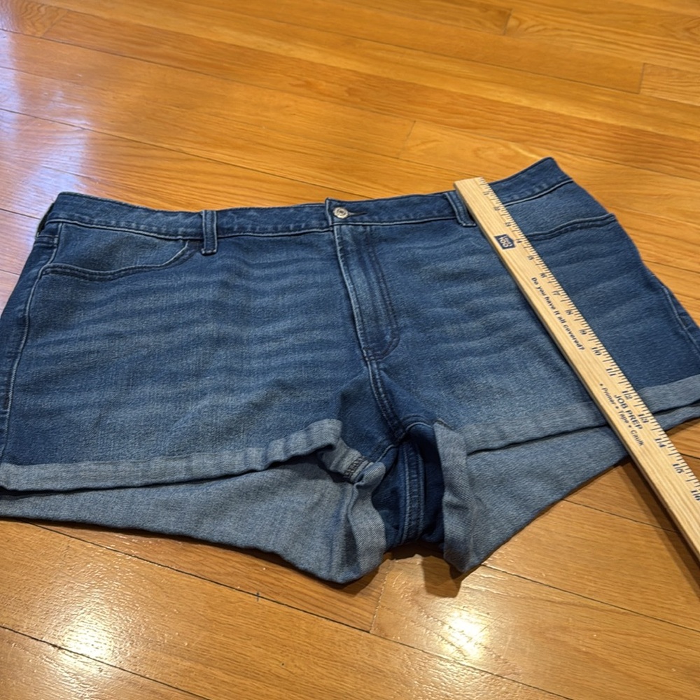 Old Navy women’s high rise wow Jean shorts size 22. - Picture 5 of 9
